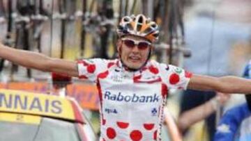 <b>ÉPICA VICTORIA.</b> Tras más de 150 kilómetros en fuga, el gran danés Mickael Rasmussen ha conseguido su victoria en el Tour de Francia. Además, se afianza como líder de la montaña y es cuarto en la general.