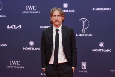El futbolista croata Luka Modric posa a su llegada a la ceremonia de entrega de los Premios Laureus.