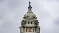 WASHINGTON, DC - 11 DE FEBRERO: Las tropas de la Guardia Nacional contin&uacute;an protegiendo los terrenos del edificio del Capitolio de los EE. UU. En el per&iacute;metro de seguridad extendido alrededor del Capitolio despu&eacute;s del ataque del 6 de enero por una mafia pro-Trump el 11 de febrero de 2021 en Washington, DC.