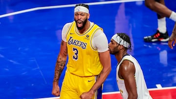 Las Vegas (United States), 09/12/2023.- Los Angeles Lakers forward Anthony Davis (L) reacts next to Indiana Pacers guard Buddy Hield of the Bahamas during the second half of the NBA In-Season Tournament championship basketball game between the Indiana Pacers and the Los Angeles Lakers at T-Mobile Arena in Las Vegas, Nevada, USA, 09 December 2023. (Baloncesto) EFE/EPA/ALLISON DINNER SHUTTERSTOCK OUT
