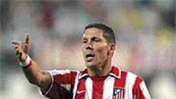 Simeone no se corta y sabe asumir sus funciones de capitán sobre el campo. Ante Sevilla y Albacete se pasó todo el tiempo dando indicaciones a sus compañeros y corrigiendo las posiciones que no eran correctas. No es extraño que Manzano le quiera para este puesto, ya que es su alter ego y da las instrucciones precisas para buscar las victorias.