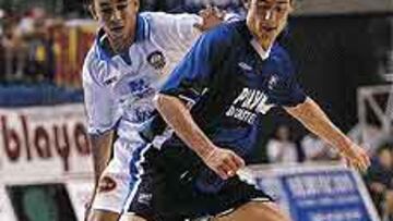 <b>DERBI.</B> Fali ante Pica Pau. Playas se llevó los tres puntos de Valencia.