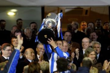 Suárez estuvo presente en la final de la Copa del Rey 2002 entre el Real Madrid y el Deportivo de la Coruña.