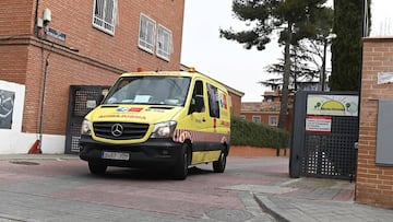 ¿Por qué las ambulancias y los camiones de bombero llevan el nombre al revés?