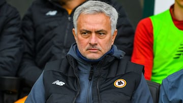 Venice (Italy), 07/11/2021.- Roma&#039;s Head Coach Jose Mourinho during the Italian soccer Serie A match Venezia FC vs AS Roma at the Pier Luigi Penzo stadium in Venice, Italy, 07 November 2021. (Italia, Niza, Venecia) EFE/EPA/ALESSIO MARINI