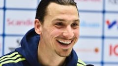 Ibrahimovic en rueda de prensa con Suecia.