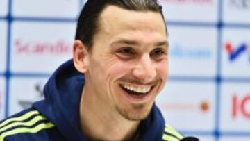 Ibrahimovic en rueda de prensa con Suecia.