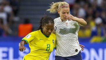 SUKI50. Le Havre (France), 23/06/2019.- Eugeenie Le Sommer (R) of France in action against Formiga (L) of Brazil during the round of 16 match between France and Brazil at the FIFA Women&#039;s World Cup 2019 in Le Havre, France, 23 June 2019. (Mundial de 