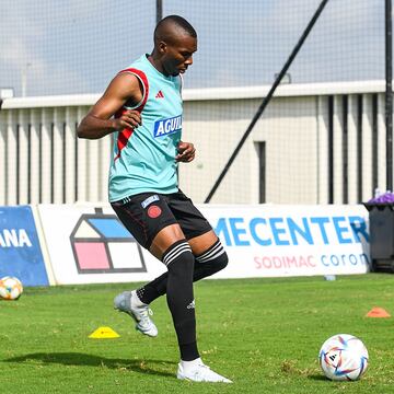 Último día de trabajo del equipo colombiano bajo la dirección de Néstor Lorenzo en Barranquilla. La tricolor completa el segundo microciclo de octubre.