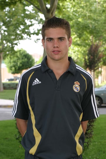 Formado en las categorías inferiores del Real Madrid. Debutó con el primer equipo en abril de 2011.
