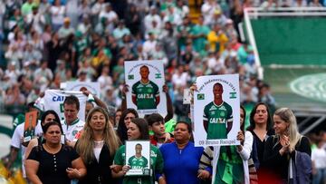 Homenaje a las v&iacute;ctimas del accidente &aacute;ereo del Chapecoense