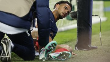 Nice (France), 18/11/2023.- Warren Zaire Emery of France sits injured off the pitch during the UEFA EURO 2024 Group B qualification match between France and Gibraltar in Nice, France, 18 November 2023. (Francia, Niza) EFE/EPA/SEBASTIEN NOGIER
