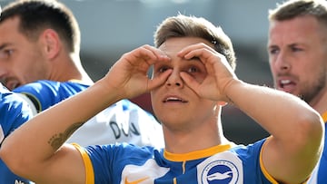 Leandro Trossard celebra un gol como jugador del Brighton.