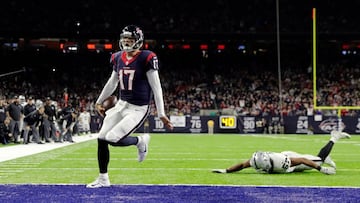 HOUSTON, TX - JANUARY 07: Brock Osweiler #17 of the Houston Texans rushes for a touchdown during the fourth quarter of the AFC Wild Card game against the Oakland Raiders at NRG Stadium on January 7, 2017 in Houston, Texas.   Tim Warner/Getty Images/AFP
 == FOR NEWSPAPERS, INTERNET, TELCOS &amp; TELEVISION USE ONLY ==