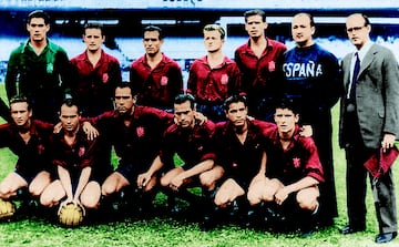 Equipación de la Selección Española entre 1947 y 1959. En la imagen una formación de 1950 en un partido contra Inglaterra.