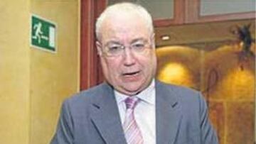 <b>AMIGOS. </b>Antonio Baños y Quique Pina disfrutaron en la Yeguada de Béjar, donde degustaron una paella.