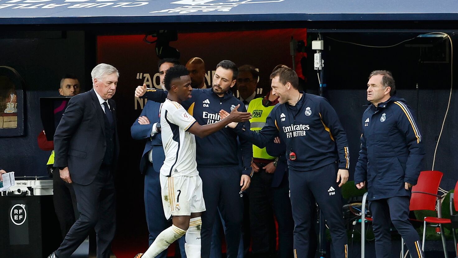 ريال مدريد يتقدم بشكوى ضد الحكم مارتينيز مونويرا لتجاهله الإهانات ضد فينيسيوس