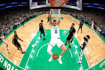 Boston Celtics center Kristaps Porzingis (8)