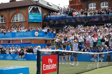 Feliciano López celebra la victoria en la final de Queen's.