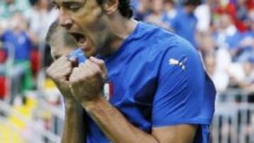 El delantero de la "azurra" Luca Toni no tuvo suerte en el encuentro, por lo que se depide del Mundial sin anotar un solo tanto.