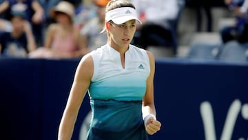 Garbiñe Muguruza celebra un punto ante la bielorrusa Victoria Azarenka en la final del Abierto GNP Seguros de Monterrey.