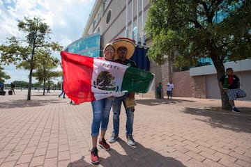 Así vive la afición el duelo entre México y Curazao