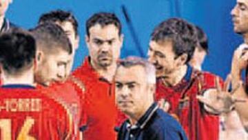 <b>CON LA BATUTA. </b>El italiano Anastasi dirige a la Selección.