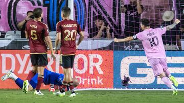 Fort Lauderdale (United States), 25/07/2023.- Inter Miami forward Lionel Messi (R) celebrates a goal during the Soccer Leagues Cup match between Atlanta United FC and Inter Miami CF, in Fort Lauderdale, Florida, USA, 25 July 2023. EFE/EPA/CRISTOBAL HERRERA-ULASHKEVICH
