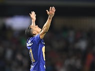 Uriel Antuna se lamenta durante el partido de Pumas vs Toluca en el Estadio Olímpico Universitario.