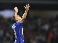 Uriel Antuna se lamenta durante el partido de Pumas vs Toluca en el Estadio Olímpico Universitario.