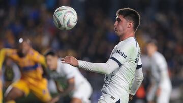 Gustavo del Prete durante un partido con los Pumas.