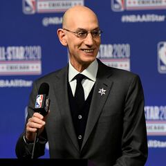 Who decides the replacements of the injured players in the NBA All-Star Game?