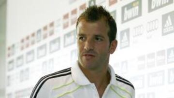 Sin noticias. Van der Vaart, pendiente de su futuro y de Ozil.