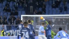 Los dos atajadones de Ospina para que Napoli llegue a lo alto