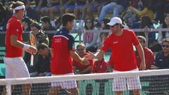 Tenis, Chile v Colombia, Copa Davis 2016.
 Nicolas Jarry y Hans Podlipnik se alientan con Nicolas Massu, durante el partido de dobles entre Chile ante Colombia por la segunda ronda del Grupo I Americano de Copa Davis.
 Iquique, Chile
 17/07/2016.
 Alex D&Atilde;&shy;az D&Atilde;&shy;az/Photosport.