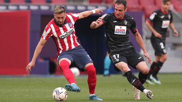 Héctor Herrera controla el balón contra el Eibar.
