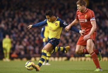 Alexis Sánchez fue titular y no pudo anotar en el empate del Arsenal frente al Liverpool por la Premier League. 