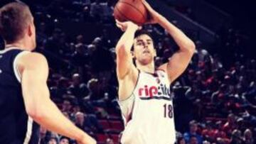 V&iacute;ctor Claver, durante el partido ante los Nets.