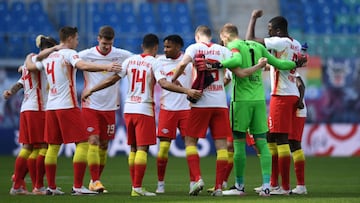 Leipzig's starting eleven huddle prior to the the German first division Bundesliga football match between RB Leipzig and VfB Stuttgart in Leipzig, eastern Germany, on April 25, 2021. (Photo by ANNEGRET HILSE / POOL / AFP) / DFL REGULATIONS PROHIBIT A