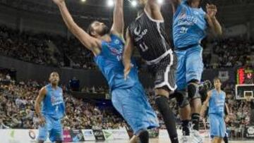 <b>PUGNA. </b>Nogueira agarra un rebote ante la oposición de Mumbrú.