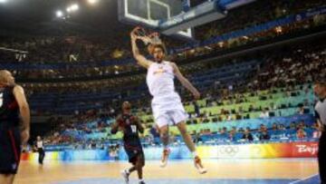 Pau Gasol ante Estados Unidos en la final de los Juegos de Pekín.