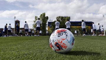 Cardona y Pavón, diferenciados; González a la par