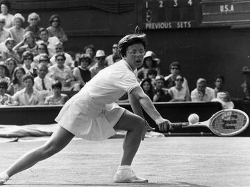 Además de ser considerada una de las mejores de todos los tiempos, Billie Jean King rompió un hito después de vencer en tres sets 6-4, 6-3 y 6-3 a Bobby Riggs en la 'Batalla de los Sexos', y después de haberse jactado de la superioridad de los hombres sobre las mujeres.