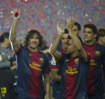 El Barcelona recibe el trofeo de la Liga BBVA 2012-2013.