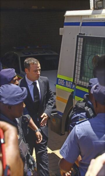 Oscar Pistorius fue condenado a cinco años de cárcel por el asesinato de su novia.