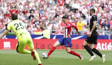 Fernando Torres marca el 1-1.