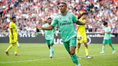 Mariano D&iacute;az en un partido con el Real Madrid.