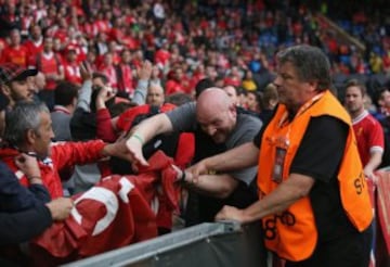 Incidentes entre los hinchas de Liverpool y Sevilla en Basilea