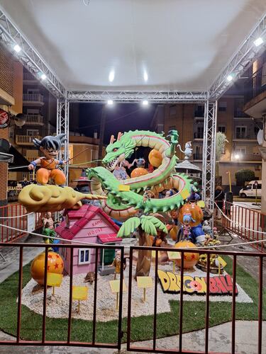 Una falla de Valencia rinde un espectacular homenaje a ‘Dragon Ball’ y consigue un tercer premio