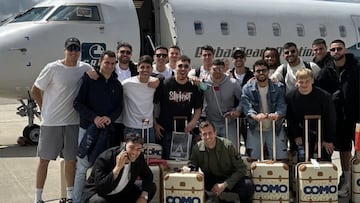 F¨¢bregas cumple su promesa y se lleva a sus futbolistas a Ibiza tras ascender a la Serie A
